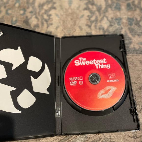 {The Sweetest Thing} DVD UNRATED VERSION, good used condition 2002 - Picture 3 of 4